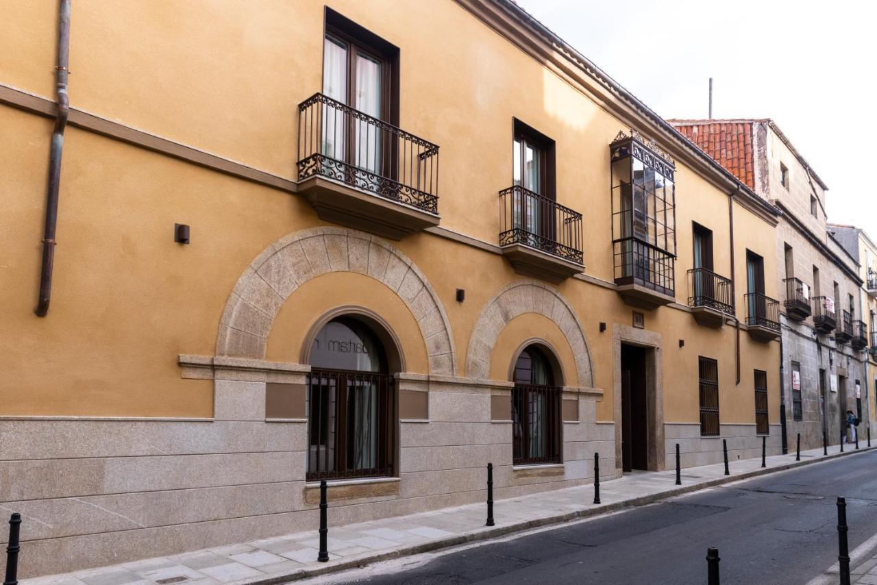 Apartamentos Turisticos De La Bernarda Caceres Bagian luar foto