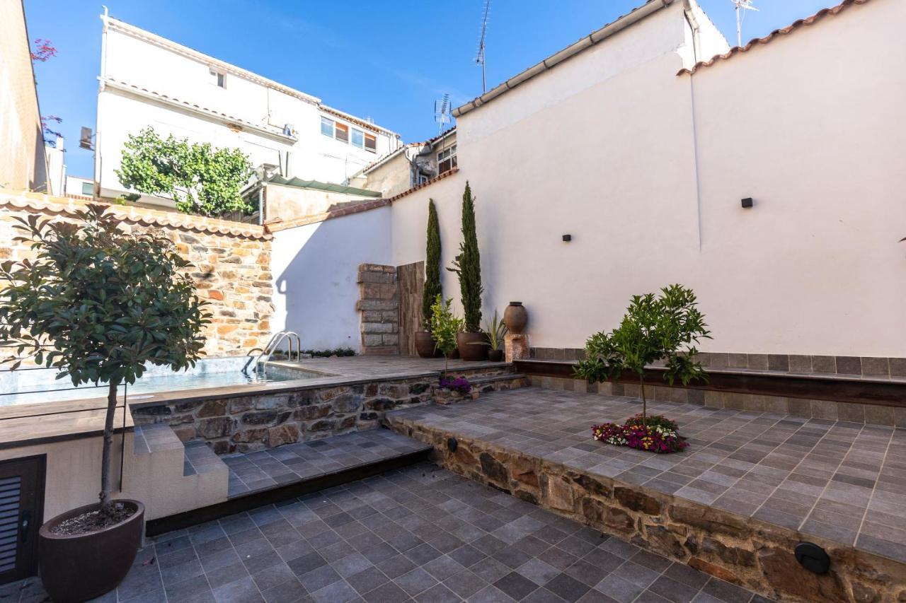 Apartamentos Turisticos De La Bernarda Caceres Bagian luar foto