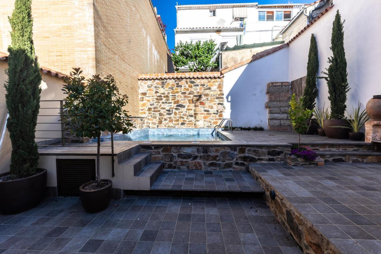 Apartamentos Turisticos De La Bernarda Caceres Bagian luar foto