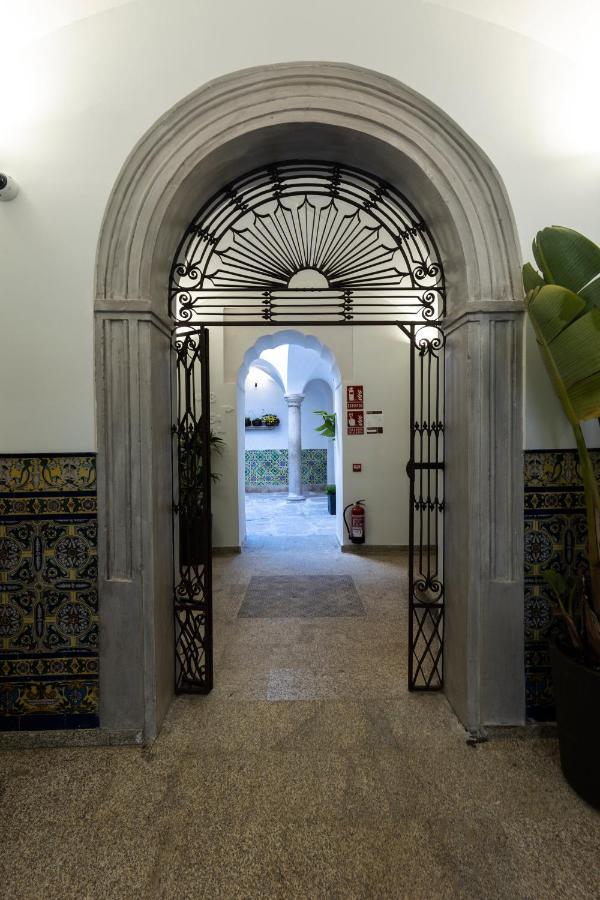 Apartamentos Turisticos De La Bernarda Caceres Bagian luar foto