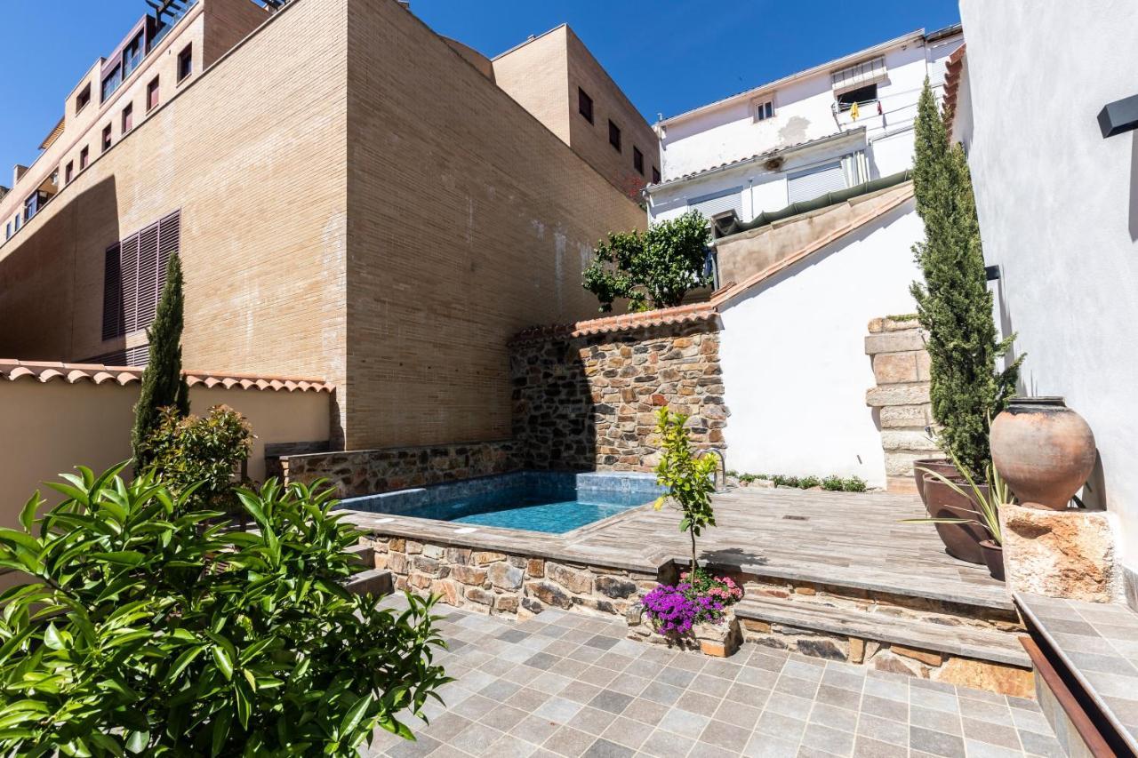 Apartamentos Turisticos De La Bernarda Caceres Bagian luar foto