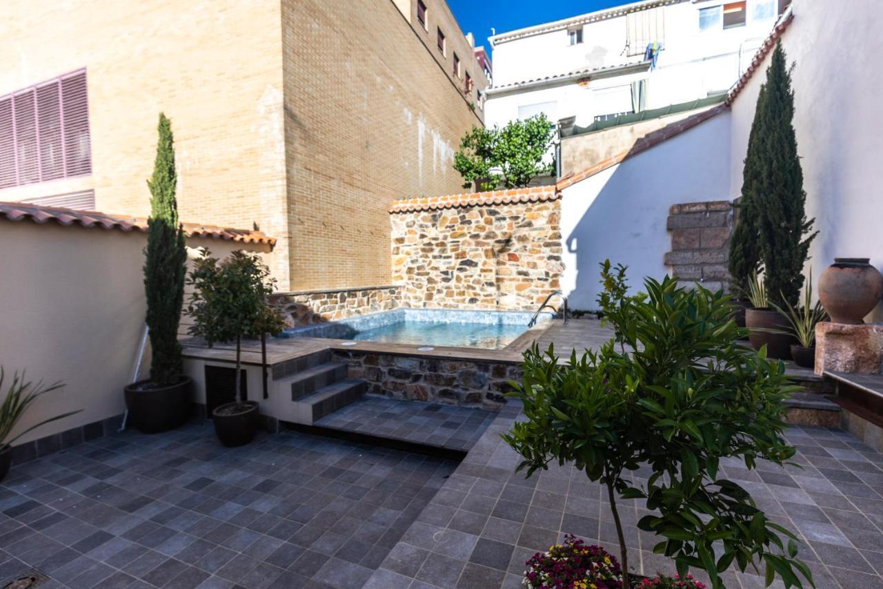 Apartamentos Turisticos De La Bernarda Caceres Bagian luar foto