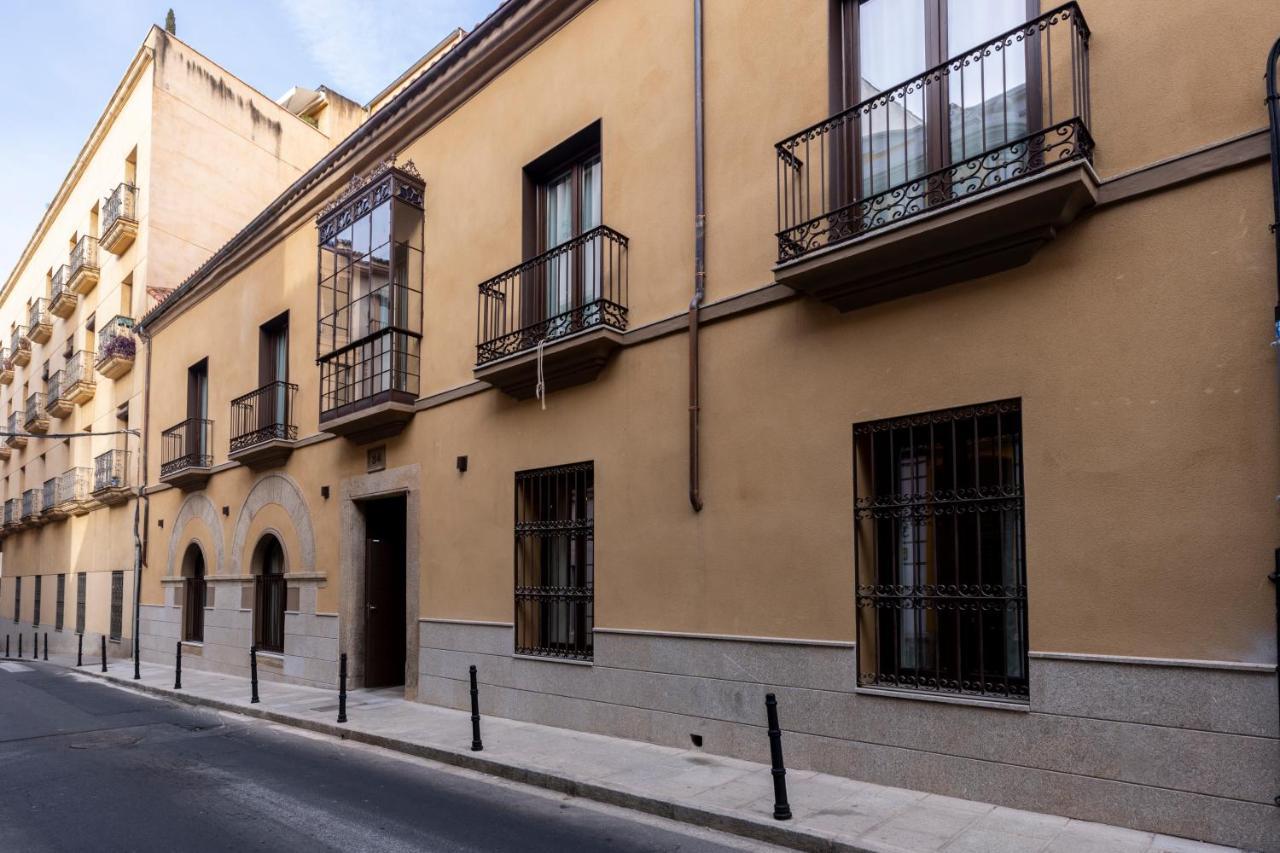 Apartamentos Turisticos De La Bernarda Caceres Bagian luar foto