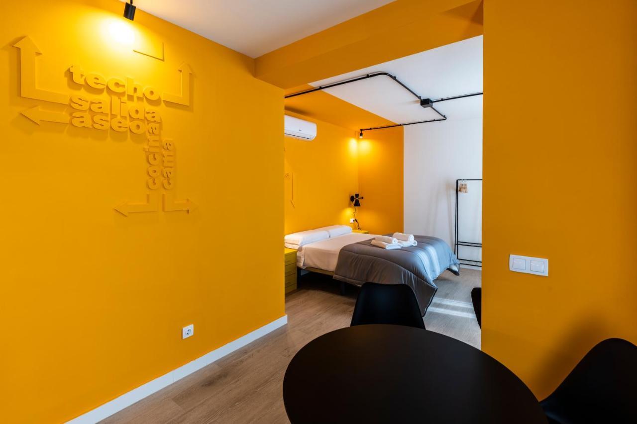 Apartamentos Turisticos De La Bernarda Caceres Bagian luar foto