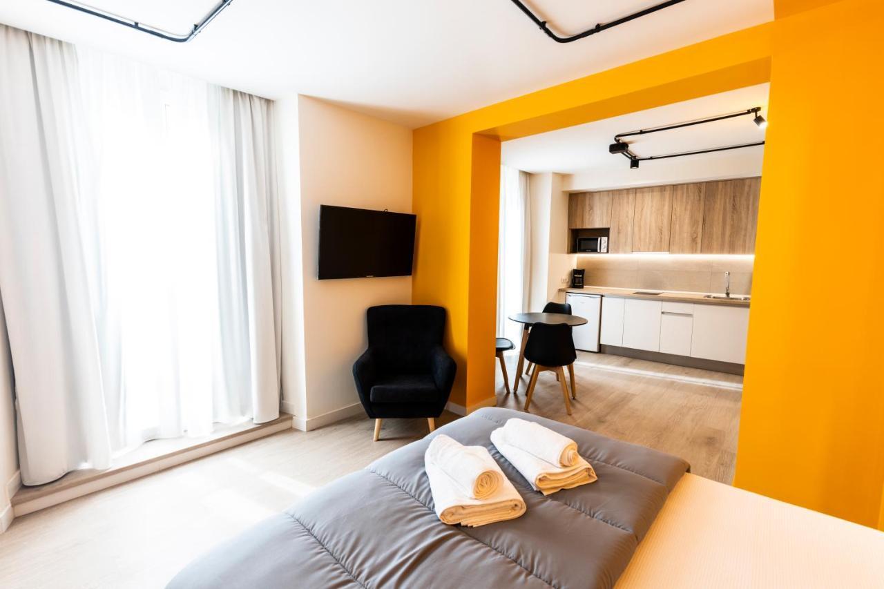 Apartamentos Turisticos De La Bernarda Caceres Bagian luar foto