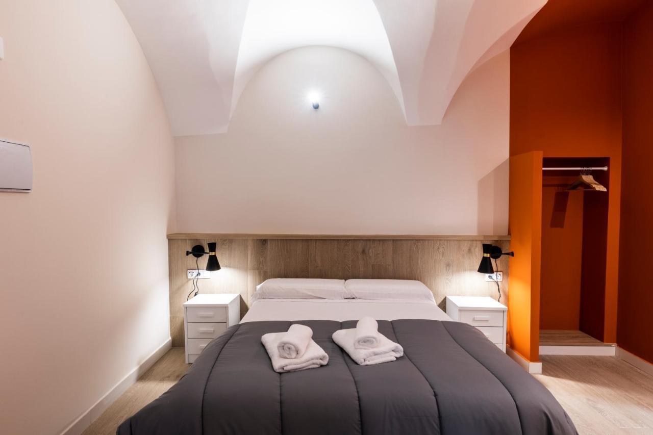 Apartamentos Turisticos De La Bernarda Caceres Bagian luar foto