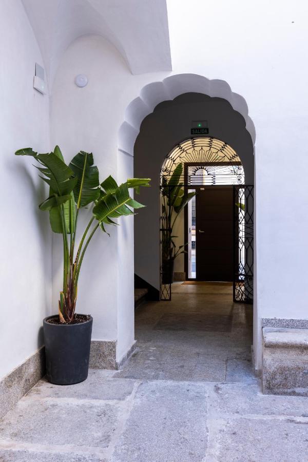 Apartamentos Turisticos De La Bernarda Caceres Bagian luar foto