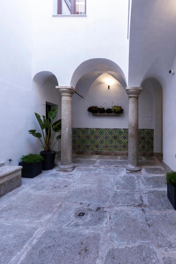 Apartamentos Turisticos De La Bernarda Caceres Bagian luar foto
