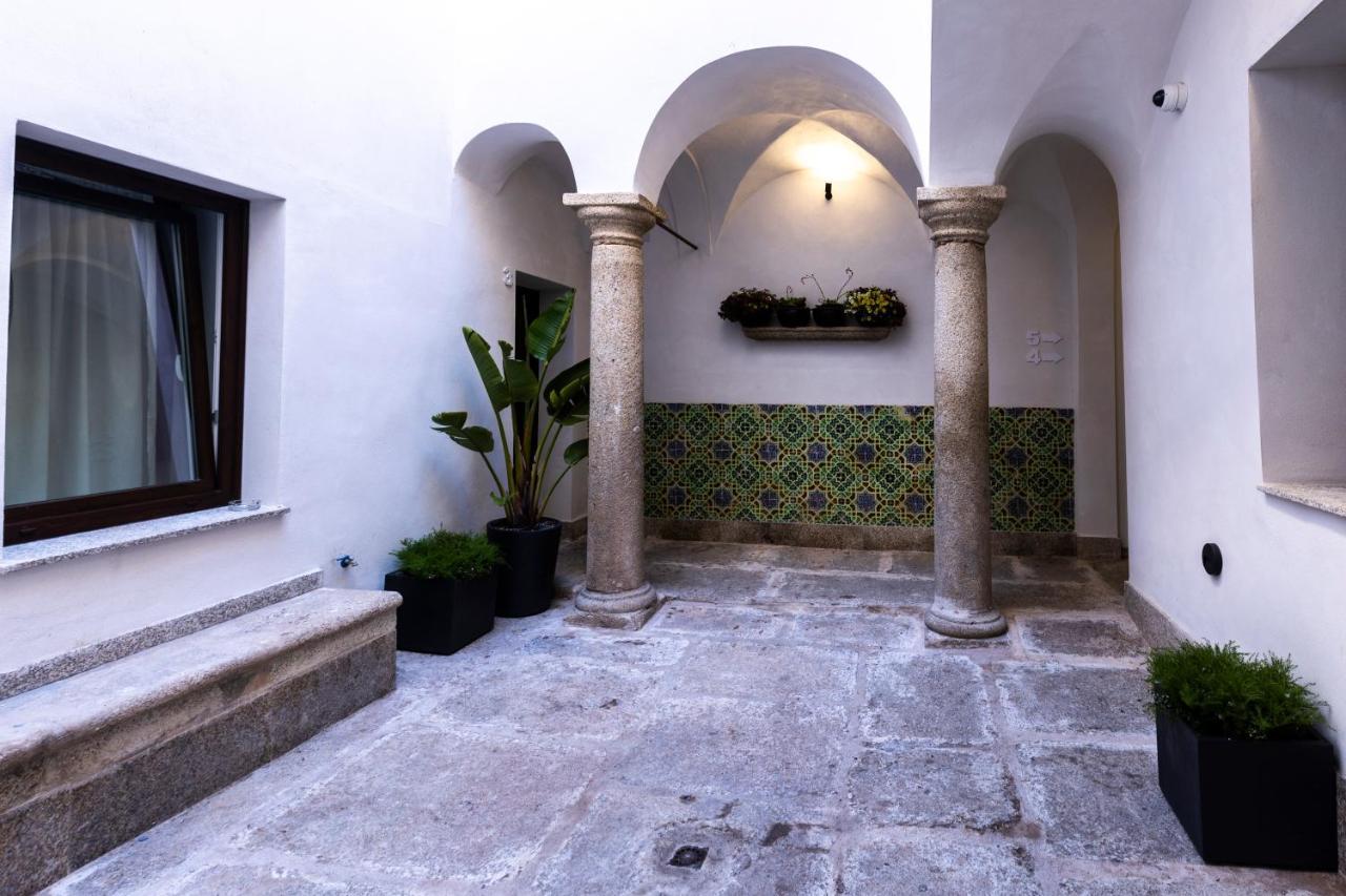 Apartamentos Turisticos De La Bernarda Caceres Bagian luar foto