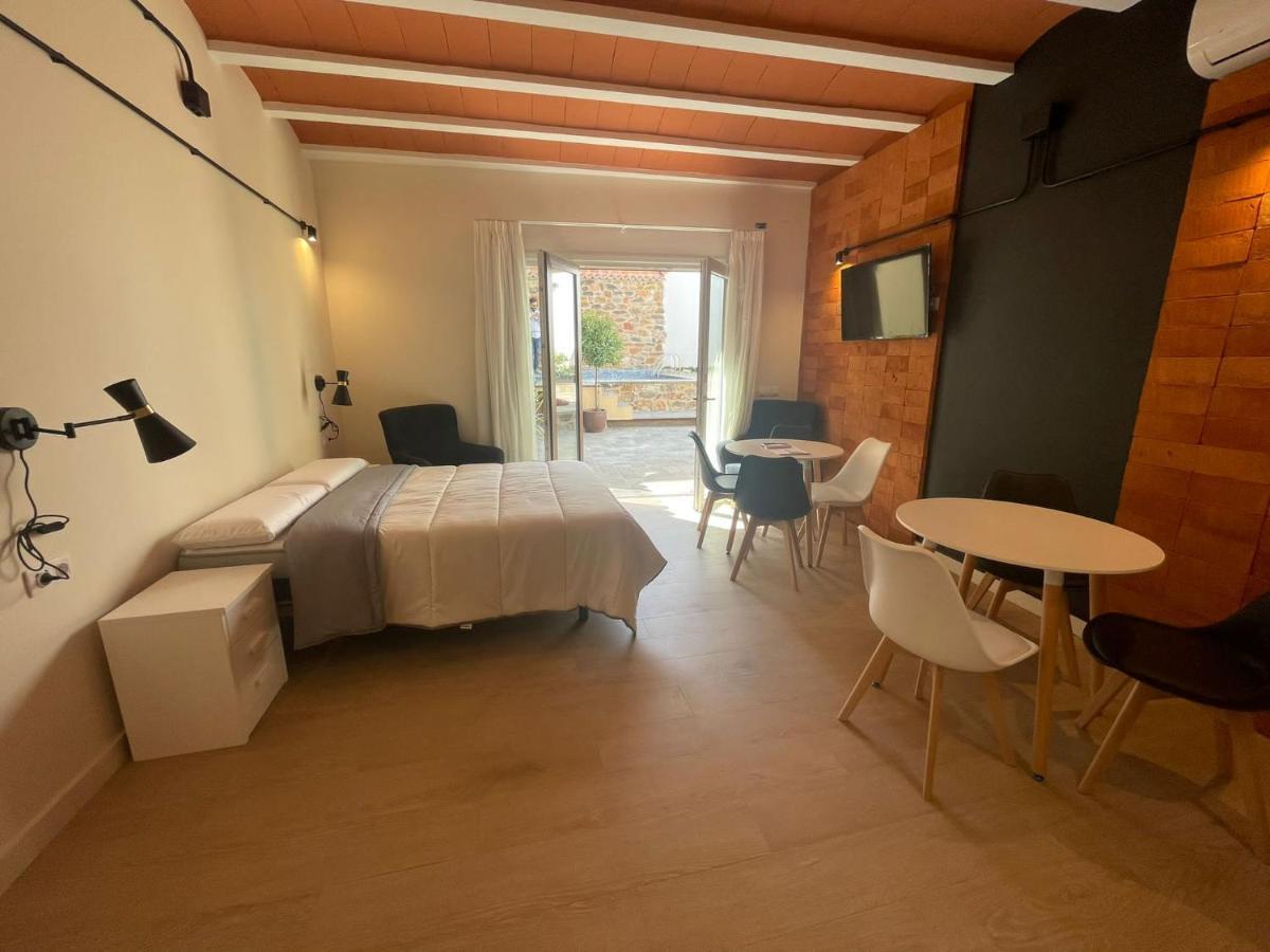Apartamentos Turisticos De La Bernarda Caceres Bagian luar foto